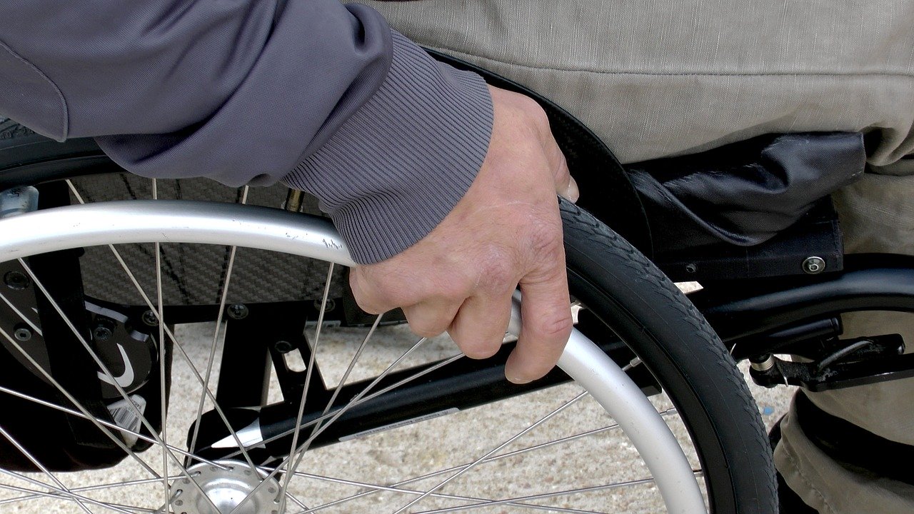 Jakie są koszta wynajmu wózka inwalidzkiego