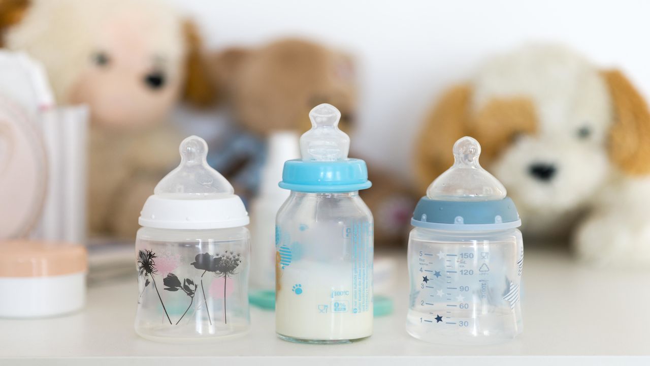 Jak wybrać bezpieczne i zdrowe mleko dla noworodka?