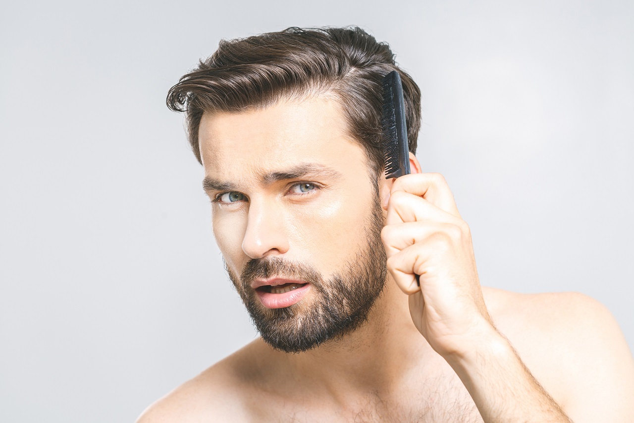 Problemy z łysieniem – jak poprawić swoją samoocenę?