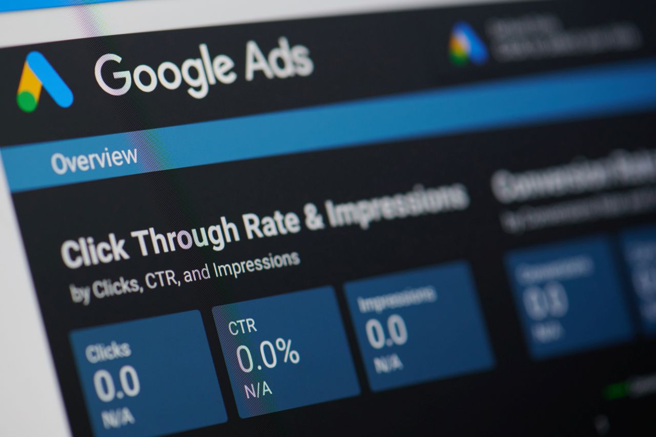 Czym jest Google AdWords i czy powinna nam z nim pomóc interaktywna agencja?