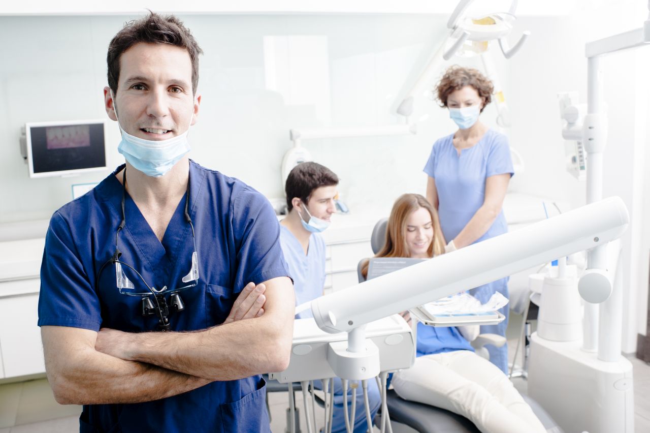 Jakich narzędzi potrzebuje na co dzień stomatolog?